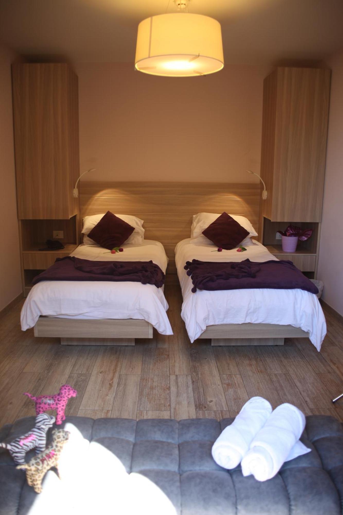 Hotello Guest Suites Jounieh Bagian luar foto