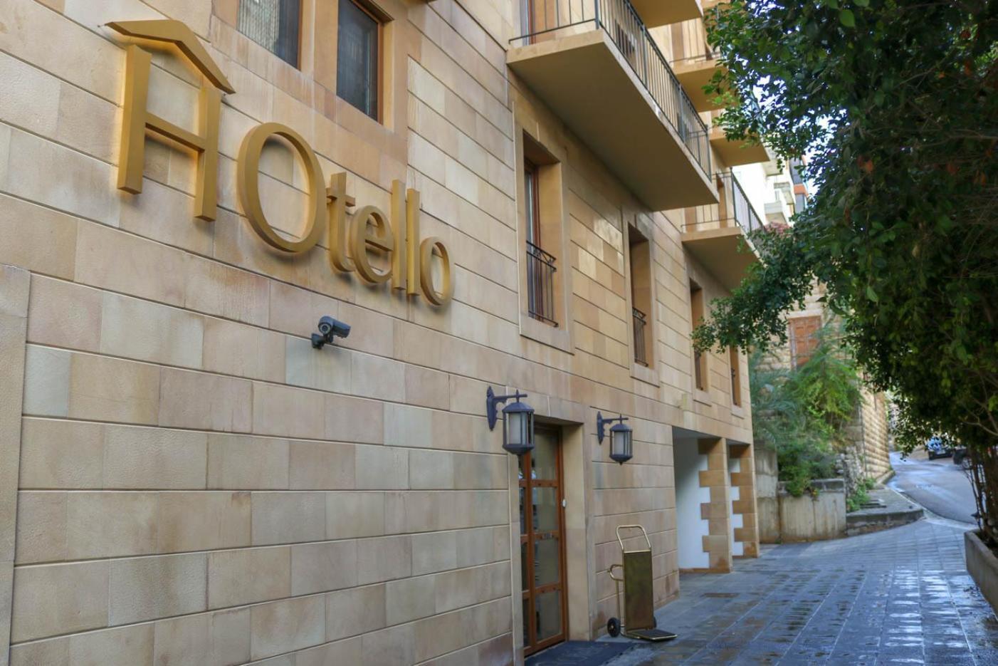 Hotello Guest Suites Jounieh Bagian luar foto