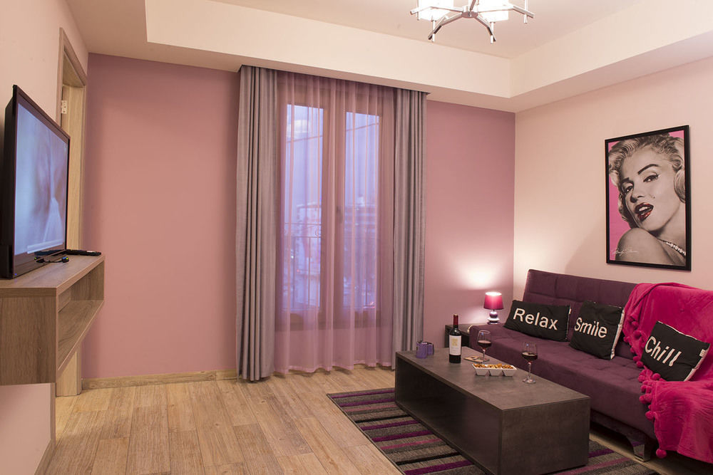 Hotello Guest Suites Jounieh Bagian luar foto