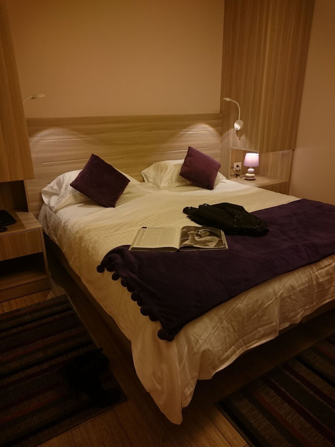 Hotello Guest Suites Jounieh Bagian luar foto